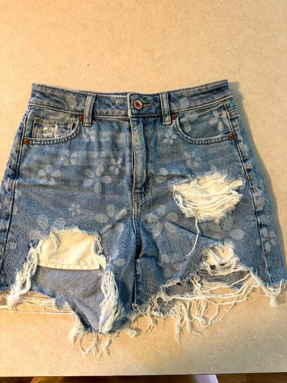 American Eagle Highest Rise Baggy Short Size 0 Distressed Cut Offs Floral